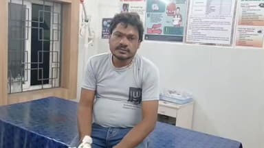 ଖଲ୍ଲିକୋଟ୍: ଖଲ୍ଲିକୋଟ ଥାନା ନିକଟରେ ଗାଈକୁ ଧକ୍କା ଦେଇ ବାଇକ ଚାଳକ ଗୁରୁତର ଆହତ, ମେଡ଼ିକାଲରେ ଭର୍ତ୍ତି