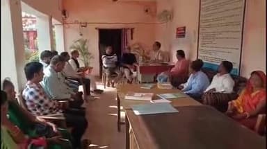 उचकागांव: चुनावी हिंसा पर प्रशासन अलर्ट, उचकागांव थाना परिसर में शांति समिति की बैठक में दिए दिशा-निर्देश