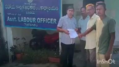 ఇల్లందు: హమాలి కూలి రేట్లు పెంపు కోసం నవంబర్ 13 నుండి సమ్మె చేస్తున్నట్లు ఇల్లెందు లేబర్ అధికారికి సమ్మె నోటీసు అందజేసిన హమాలీలు