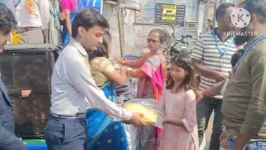 ঠাকুরপুকুর-মহেশতলা: মহেশতলা ওয়েলফেয়ার ট্রাস্ট এবং বিবিআইটি পাবলিক স্কুলের যৌথ উদ্যোগে পিছিয়ে পড়া ছাত্র-ছাত্রীদের হাতে স্কুল ব্যাগ প্রদান