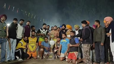 ਲੁਧਿਆਣਾ ਪੂਰਬੀ: ਕੁਮਕਲਾਂ ਪਿੰਡ 'ਚ ਛੇਵਾਂ ਕਬੱਡੀ ਟੂਰਨਾਮੈਂਟ ਸ਼ਾਨਦਾਰ ਢੰਗ ਨਾਲ ਸੰਪੰਨ 150 ਟੀਮਾਂ ਨੇ ਲਿਆ ਭਾਗ, ਨੌਜਵਾਨਾਂ ਨੂੰ ਖੇਡਾਂ ਵੱਲ ਪ੍ਰੇਰਿਤ ਕਰਨ