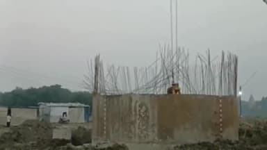 कटरा: धनौर: बागमती नदी में जलस्तर घटने के बाद पुल निर्माण कार्य तेज़ी से शुरू, अधिकारियों ने किया निरीक्षण