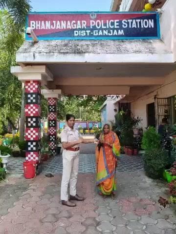 ଭଞ୍ଜନଗର: ଗଞ୍ଜାମ ଜିଲ୍ଲା ଭଞ୍ଜନଗର ପୋଲିସ ଏକ ଚୋରି ମାମଲାରେ ଜଣକୁ ଗିରଫ କରିବା ସହ ଜବତ ସୁନାକୁ ସୁନା ମାଲିକଙ୍କୁ ଫେରାଇଛି ।