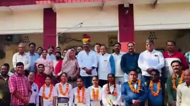 खेतड़ी: खेतड़ी नगरपालिका में वंदे मातरम् कार्यक्रम का आयोजन, पालिकाकर्मियों ने राष्ट्र निर्माण में भागीदारी का लिया संकल्प