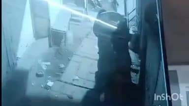 आष्टा: आष्टा के बुधवारा में अज्ञात युवती ने गजक के ठेले को बनाया निशाना, गजक चुराई, वीडियो आया सामने