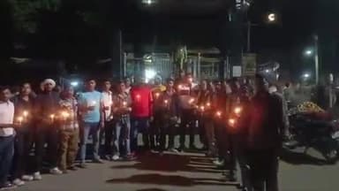 किरावली: सीकरी में हिंदूवादियों ने दिल्ली कार ब्लास्ट के मृतकों को श्रद्धांजलि दी