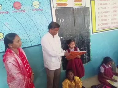 ముధోల్: బాసర మండలంలోని లాబ్డి, దొండాపూర్, టాక్లి గ్రామాల ప్రభుత్వ పాఠశాలలను సందర్శించిన డీఈవో భోజన్న