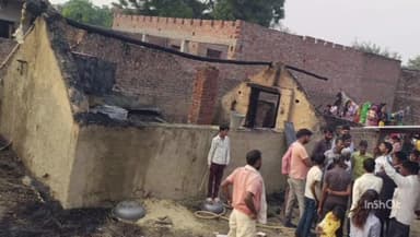 छिबरामऊ: सकरावा के नगरिया कोरियान गांव में अज्ञात कारणों से एक झोपड़ी में लगी आग, नगदी और सोने-चांदी के आभूषण जलकर हुए खाक