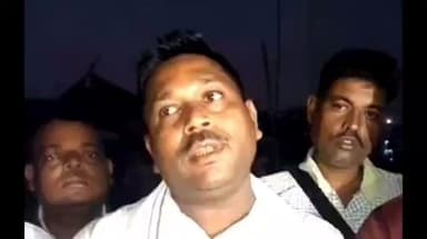 তিনিচুকীয়া: সদৰত বিতৰ্কমূলক মন্তব্য দিয়া অসম চাহ মজদূৰ সংঘৰ নেতা ৰাজু চাহুক পদবীৰ পৰা খাৰিচ কৰাৰ দাবী আদিবাসী ছাত্ৰ সন্থাৰ