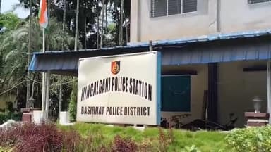 হিঙ্গলগঞ্জ: মদ্যপান করে মারামারির ঘটনায় ১৩ নম্বর স্যান্ডেলের বিল এলাকা থেকে ৪ যুবককে আটক করল হিঙ্গলগঞ্জ থানার পুলিশ