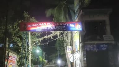 মিনাখাঁ: মালঞ্চ বাজারের নাকা চেকিং চালানোর সময় সন্দেহভাজন ২ যুবককে আটক করল মিনাখাঁ থানার পুলিশ