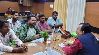 বজবজ ২: বজ বজ ২ নম্বর ব্লকের বিভিন্ন এলাকার সমস্যা সমাধানের জন্য সাধারণ মানুষদের সাথে আলোচনা করলেন পঞ্চায়েত সমিতির সভাপতি