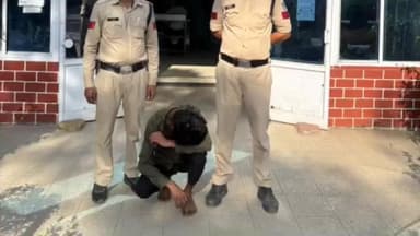 देवास: औद्योगिक थाना पुलिस ने मारपीट के मामले में फरार चल रहे आरोपी को किया गिरफ्तार