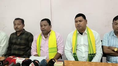 বালিজানা: নিউ গোৱালপাৰাত সদৌ কোচ ৰাজবংশী ছাত্ৰ সন্থাৰ গোৱালপাৰা জিলা সমিতিৰ টংকেশ্বৰ ৰাভাৰ মন্তব্যৰ বিৰুদ্ধে সংবাদ মেল সম্বোধন কৰে