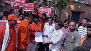 ଧର୍ମଶାଳା: ବିଂଝାରପୁର ପ୍ରଖଣ୍ଡ ବିଶ୍ଵହିନ୍ଦୁ ପରିଷଦ ବଜରଙ୍ଗ ଦଳ ତରଫରୁ ତହସିଲଦାରଙ୍କୁ ଦାବିପତ୍ର ପ୍ରଦାନ