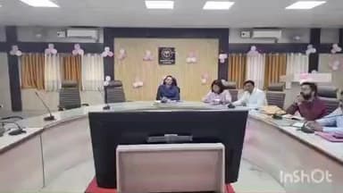 बलरामपुर: चीनी मिलों के गन्ना पेराई सत्र के प्रारंभ के लिए जिलाधिकारी की अध्यक्षता में कलेक्ट्रेट में हुई बैठक