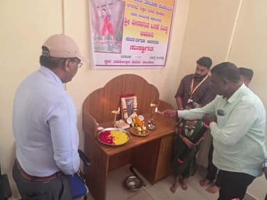 ದಾಂಡೇಲಿ: ತಾಲೂಕು ಆಡಳಿತ ಸೌಧದಲ್ಲಿ ಒನಕೆ ಓಬವ್ವ ಜಯಂತಿ ಆಚರಣೆ