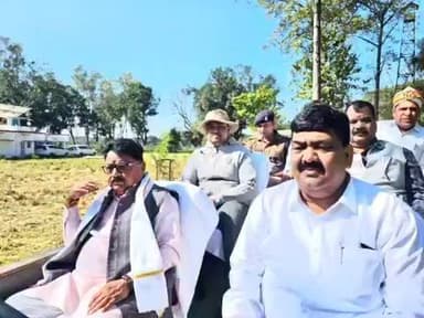 बीसलपुर: पीलीभीत टाइगर रिजर्व के जंगल में टाइगर देखकर भाजपा के एमएलसी विजय बहादुर पाठक हुए गदगद