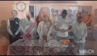 ସମ୍ବଲପୁର ମ୍ୟୁନିସିପାଲଟି: ସମ୍ୱଲପୁର ମ୍ୟୁନିସିପାଲିଟିର ପୂର୍ବତନ ଉପାଧ୍ୟକ୍ଷା ତଥା ନାରି ନେତ୍ରୀ ଶ୍ରୀମତୀ ମୈଥିଲି ମହାପାତ୍ରଙ୍କ ଶ୍ରଦ୍ଧାଞ୍ଜଳି ସଭା ଅନୁଷ୍ଠିତ