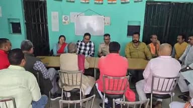 गोपालगंज: थावे थाना परिसर में शांति समिति की बैठक, मतगणना के बाद शांति बनाए रखने की लोगों से अपील