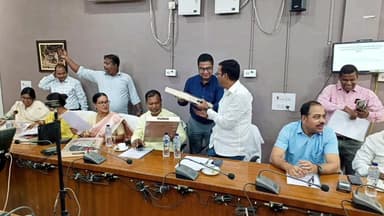 বারুইপুর: আজ পশ্চিমবঙ্গ বিধানসভার পঞ্চায়েত দপ্তরের স্ট্যান্ডিং কমিটির জরুরি বৈঠকে ক্যানিং SDO তে