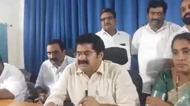 అందరూ కలిసి పనిచేయండి: ఎమ్మెల్యే నల్లమిల్లి రామకృష్ణారెడ్డి