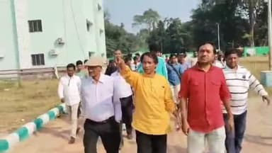 ঝাড়গ্রাম: এসআইআর ও টোটো রেজিস্ট্রশন নিয়ে ঝাড়গ্রামে টোটো চালকদের নিয়ে বৈঠক INTTUC-র