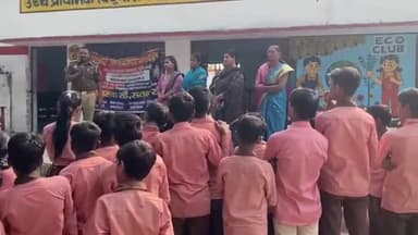 मंझनपुर: कौशाम्बी में मिशन शक्ति फेज 5.0 के तहत महिलाओं की सुरक्षा, सम्मान और स्वावलंबन को लेकर पुलिस ने चलाया जागरूकता अभियान