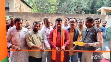 উলুবেড়িয়া ১: উলুবেরিয়া মনসাতলাতে বিজেপির পক্ষ থেকে সিএএ হেল্প ক্যাম্প ও এস আই আর সহায়তা কেন্দ্রের উদ্বোধন উপস্থিত জেলা সভাপতি