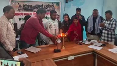 सारठ: झारखंड स्थापना दिवस पर सारठ प्रखंड में कार्यक्रम आयोजित, प्रमुख व BPO ने मनरेगा लाभुकों को किया सम्मानित