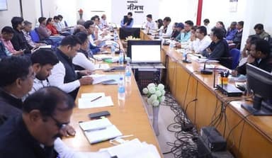 कलेक्टर श्री हिमांशु चंद्रा ने मंगलवार को जिला अधिकारियों की बैठक में निर्देश दिए, कि एडाप्ट अन आंगनवाड़ी अभियान के तह...