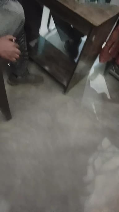 umreth tehsil me phargi notice jari kar kore kagaj me dastak karane ki kasis dastak nahi karne par nanupastite darg kar.