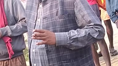 लाइन के कारण मर गया भैस बजराहा दीया धमदाहा छैश्र का है माली पंचायत वार्ड नंबर 3
