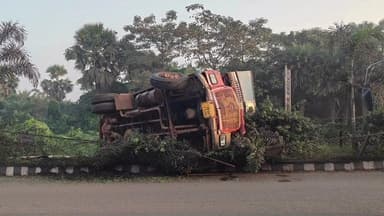 ସୁକିନ୍ଦା: କଳିଙ୍ଗନଗର ସ୍ଥିତ ଜିନ୍ଦଲ ପାଖ ରାସ୍ତାରେ ଟ୍ରକ ଦୁର୍ଘଟଣାରେ ଡ଼୍ରାଇଭର ଆହାତ