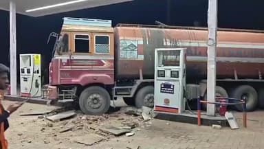 बड़वानी: मुंबई-आगरा नेशनल हाईवे लिंगवा में बेकाबू डंपर ने वाहनों को मारी टक्कर, टला बड़ा हादसा