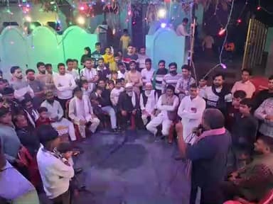 #पटियाली विधानसभा क्षेत्र के नगला वज़ीर में समाजवादी पार्टी के राष्ट्रीय प्रवक्ता, एडवोकेट एवं समाजसेवी अब्दुल हफीज गांधी ने रात्रि प्रवास कर ग्रामीणों के साथ भारत निर्वाचन आयोग के विशेष गहन पुनरीक्षण अभियान पर चर्चा की।