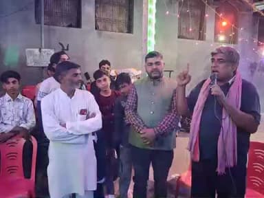 #पटियाली विधानसभा क्षेत्र के नगला वज़ीर में समाजवादी पार्टी के राष्ट्रीय प्रवक्ता, एडवोकेट एवं समाजसेवी अब्दुल हफीज गांधी ने रात्रि प्रवास कर ग्रामीणों के साथ भारत निर्वाचन आयोग के विशेष गहन पुनरीक्षण अभियान पर चर्चा की।