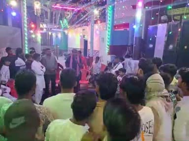 #पटियाली विधानसभा क्षेत्र के नगला वज़ीर में समाजवादी पार्टी के राष्ट्रीय प्रवक्ता, एडवोकेट एवं समाजसेवी अब्दुल हफीज गांधी ने रात्रि प्रवास कर ग्रामीणों के साथ भारत निर्वाचन आयोग के विशेष गहन पुनरीक्षण अभियान पर चर्चा की।