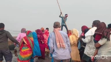 सरायगढ़ भपटियाही: सरायगढ़ भपटियाही में नावों और ट्रैक्टरों से मतदान केंद्रों तक पहुंचे मतदाता