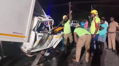 நத்தம்: நத்தம் அருகே கோர விபத்து பால்வேன் ஓட்டுநர் வண்டிக்குள்ளேயே பலி