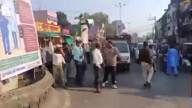 जबलपुर: दिल्ली आतंकी हमले में मारे गए निर्दोष लोगों के विरोध में युवा संघर्ष समिति ने फूंका पाकिस्तान का पुतला