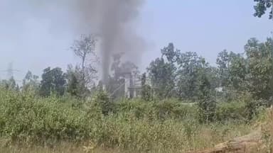 कोंडागांव: कोंडागांव के चिखलपुटी वन भूमि में फिर धधकने लगा अवैध हॉट मिक्स प्लांट, हटाने के लिए दिए गए थे नोटिस