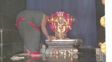 ఎల్లారెడ్డి: అయ్యప్ప ఆలయంలో కార్తీకమాస ప్రత్యేక పూజలు, చిన్నలు, పెద్దలు, వృద్ధులు మాలధారణ, స్వామివారికి సన్నాయి మేళంతో హారతులు