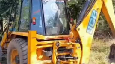 हिण्डोली: वन विभाग ने प्लांटेशन में बिना कार्यादेश पेड़ उखाड़ते 6 जेसीबी को किया ज़ब्त