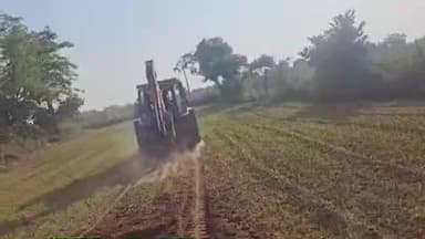 निवाड़ी: निवाड़ी जिले के भोपालपुरा गांव में पुलिस प्रशासन ने जेसीबी से अतिक्रमण हटाया