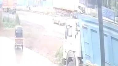 पालघर: पेल्हार परिसरात भरधाव ट्रक आणि रिक्षाचा भीषण अपघात, सीसीटीव्ही कॅमेऱ्यात घटना कैद