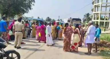 కళ్యాణదుర్గం: కుందుర్పిలో తాగునీటి కోసం ఖాళీ బిందెలతో రోడ్డెక్కిన మహిళలు, స్తంభించిన ట్రాఫిక్