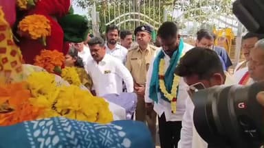 తాడ్వాయి: మేడారంలో వనదేవతలను దర్శించుకున్న మంత్రులు