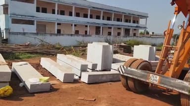 తాడ్వాయి: మేడారం చేరుకున్న నిర్మాణ రాళ్లు