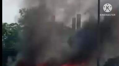 দেৰগাঁও: দেৰগাঁও চাৰিআলিত দপদপকৈ জ্বলি যায় এখন যাত্ৰীবাহী বাহন, জুইয়ে আবৰি ধৰিছে সমগ্ৰ বাহন খন